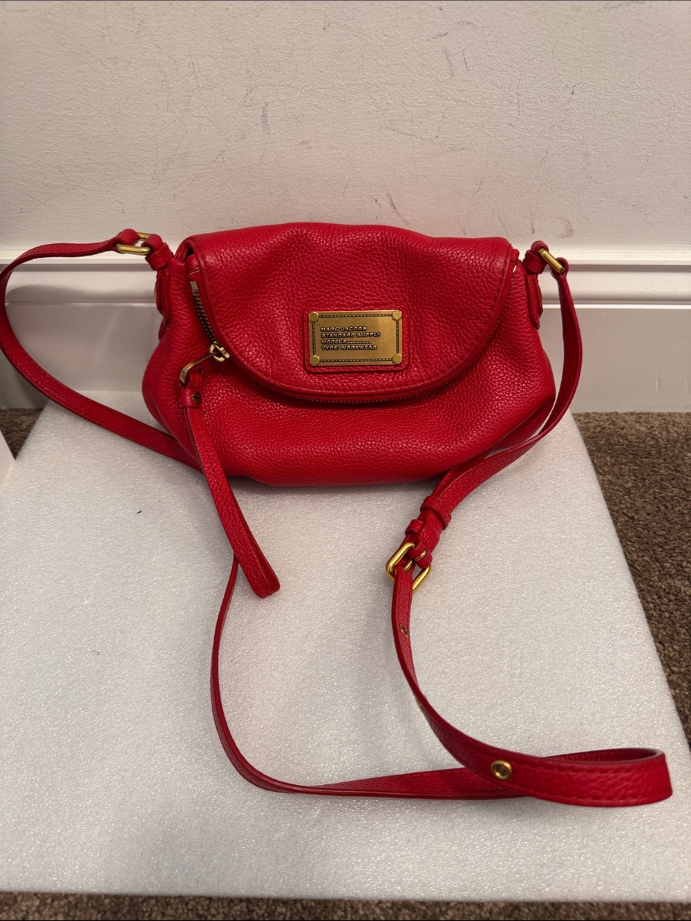 Marc Jacobs red pebbled leather crossbody bag purse zip flap